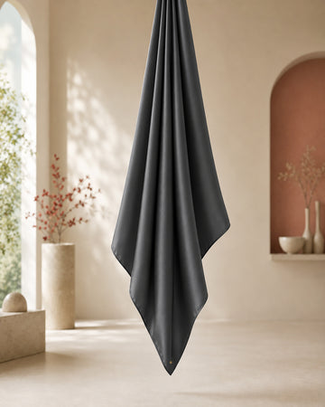 Satin in Noir
