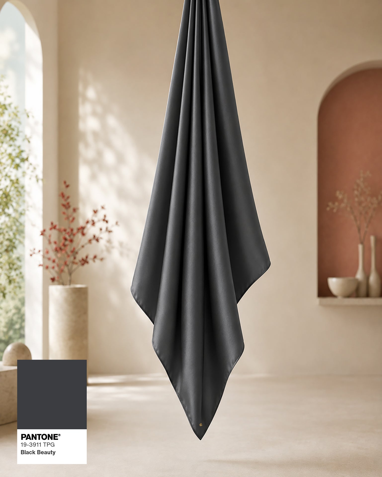 Satin in Noir